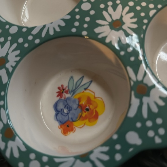 The Pioneer Woman Flea Market 6 cup muffin tin - Picture 5 of 5